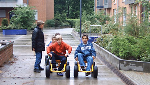 Bewegungsf�rderung im KiFaZ Lurup